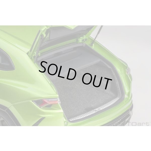 画像12: AUTOart 1/18 Lamborghini Urus (Verde Selvans) (12)