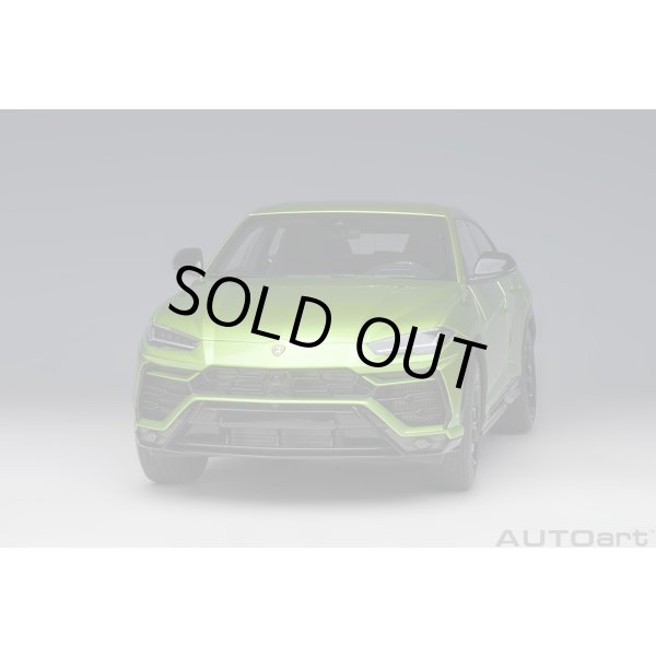 画像16: AUTOart 1/18 Lamborghini Urus (Verde Selvans) (16)