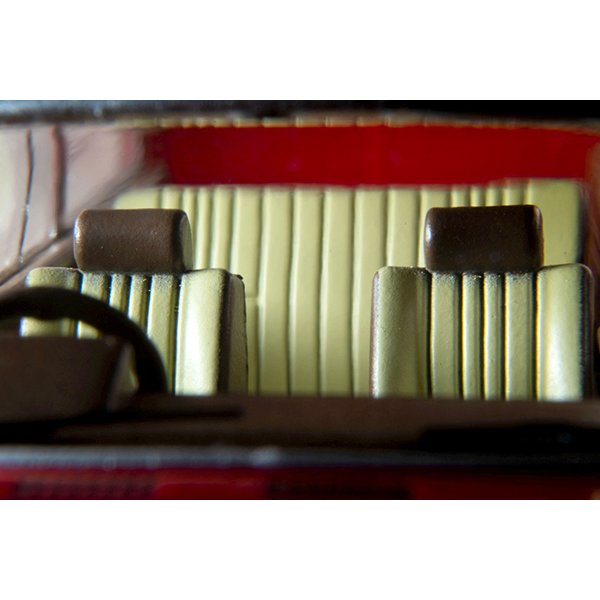 画像8: TOMYTEC 1/64 Limited Vintage NEO Toyota Land Cruiser 60 Standard Upgrade Van (Red) (8)