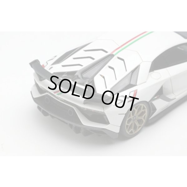 画像5: EIDOLON 1/43 Lamborghini Aventador SVJ 2018 (Leirion wheel) Bianco Isis / Italian Stripe Limited 120 pcs. (5)