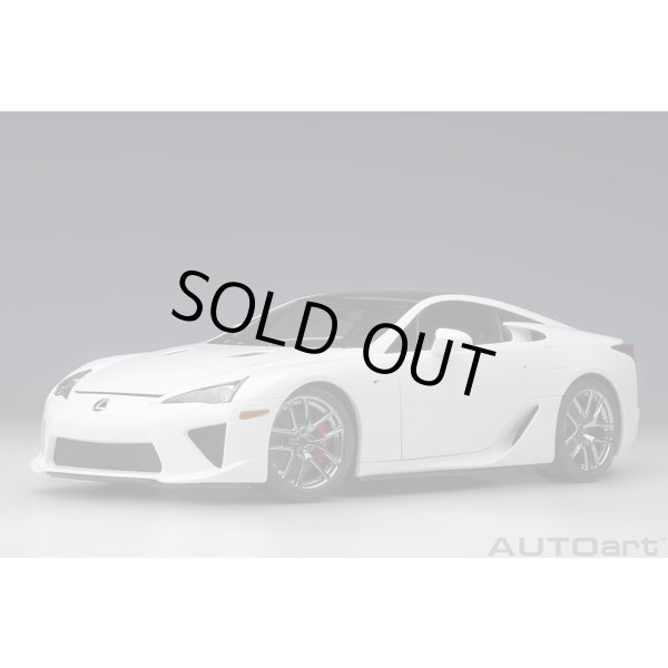 画像1: AUTOart 1/18 Lexus LFA (Whitest White/Carbon) (1)