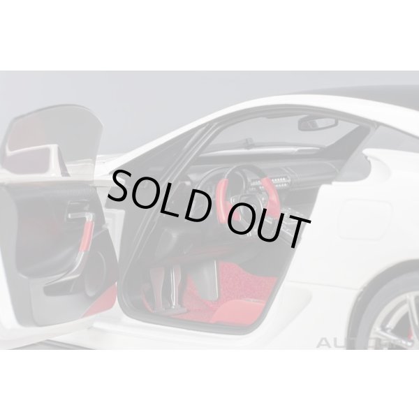 画像9: AUTOart 1/18 Lexus LFA (Whitest White/Carbon) (9)