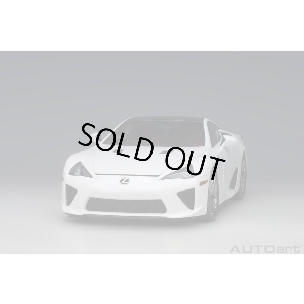 画像20: AUTOart 1/18 Lexus LFA (Whitest White/Carbon) (20)