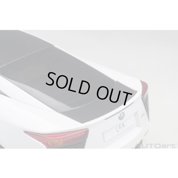 画像14: AUTOart 1/18 Lexus LFA (Whitest White/Carbon) (14)