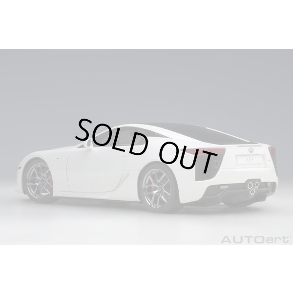 画像2: AUTOart 1/18 Lexus LFA (Whitest White/Carbon) (2)