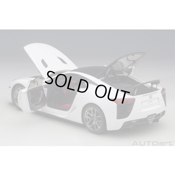 画像17: AUTOart 1/18 Lexus LFA (Whitest White/Carbon) (17)