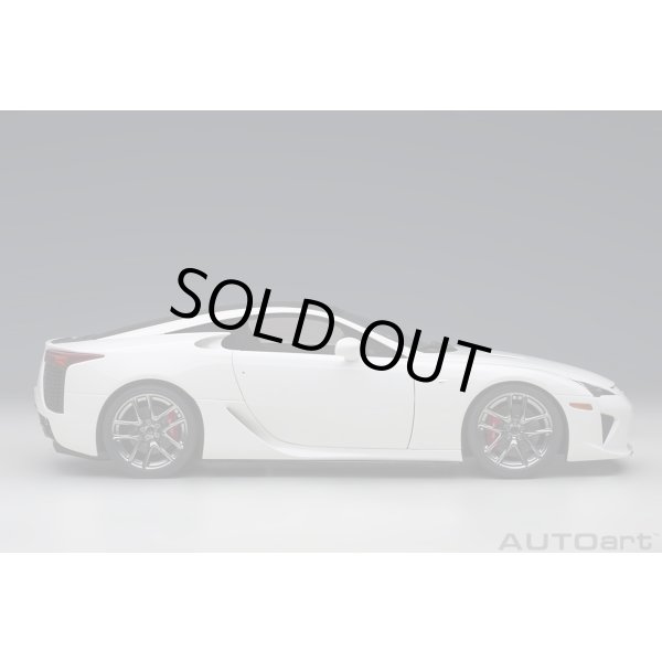 画像4: AUTOart 1/18 Lexus LFA (Whitest White/Carbon) (4)