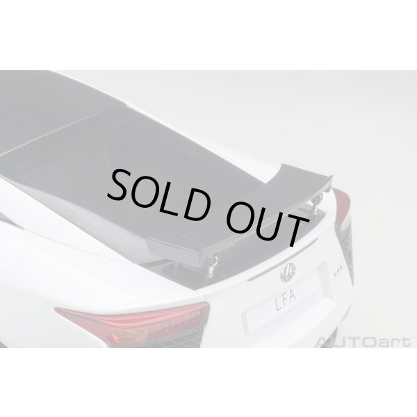 画像13: AUTOart 1/18 Lexus LFA (Whitest White/Carbon) (13)