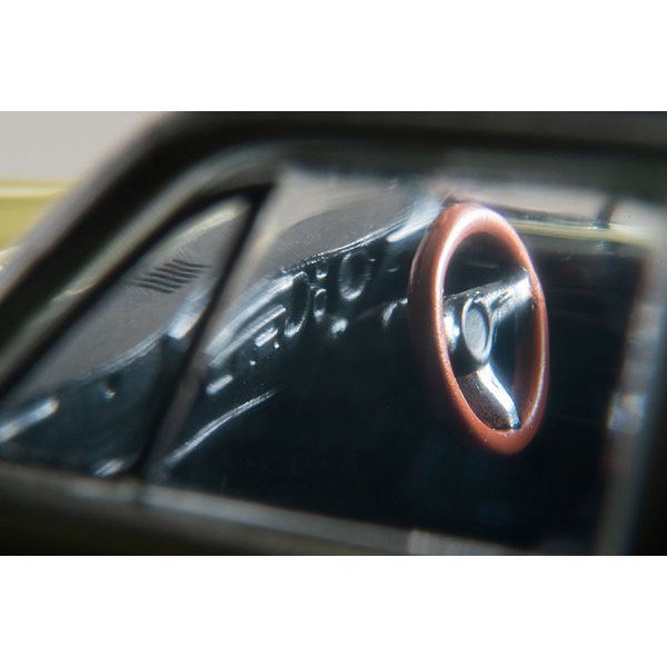 画像9: TOMYTEC 1/64 Limited Vintage NISSAN SKYLINE 2000GT (Yellow/Black) 1970 (9)