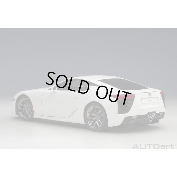 画像2: AUTOart 1/18 Lexus LFA (Whitest White) (2)
