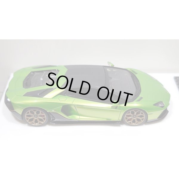 画像8: EIDOLON 1/43 Lamborghini Aventador LP780-4 Ultimae 2021 (Leirion Wheel) Giallo Verde Pearl Carbon Roof Limited 35 pcs. (8)