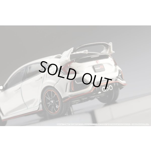 画像6: Hobby JAPAN 1/64 Honda Civic Type R (FK8) 2020 with Engine Display Model [Championship White] (6)