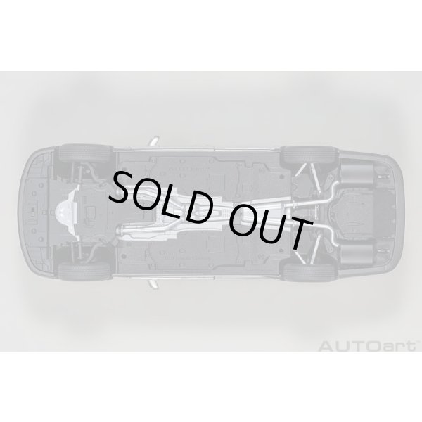 画像8: AUTOart 1/18 Toyota Century Special Edition (Radiant Silver Metallic) 精華 ＜せいか＞ (8)