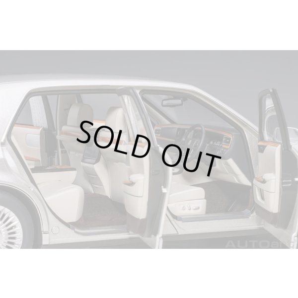 画像10: AUTOart 1/18 Toyota Century Special Edition (Radiant Silver Metallic) 精華 ＜せいか＞ (10)