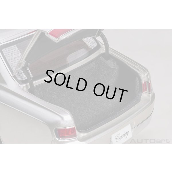 画像12: AUTOart 1/18 Toyota Century Special Edition (Radiant Silver Metallic) 精華 ＜せいか＞ (12)