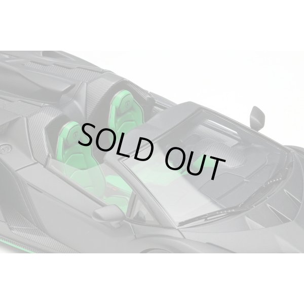 画像9: EIDOLON COLLECTION 1/43 Lamborghini Veneno Roadster 2015 Matte Black Limited 80 pcs. (9)