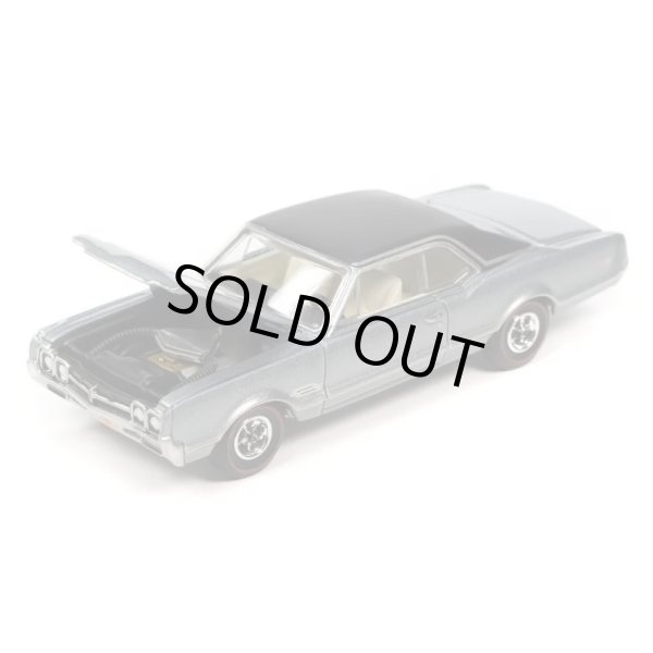 画像3: auto world 1/64 1966 Oldsmobile 442 Silver Mist/Black (3)