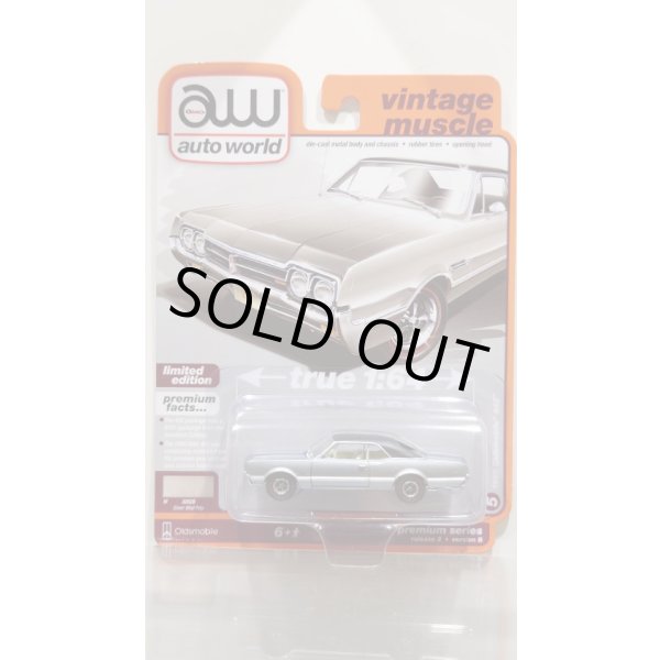 画像1: auto world 1/64 1966 Oldsmobile 442 Silver Mist/Black (1)