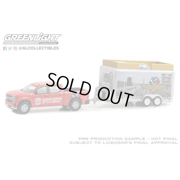 画像1: GREEN LiGHT 1/64 Hitch & Tow - 2023 Chevrolet Silverado and Indianapolis Motor Speedway Trailer (1)