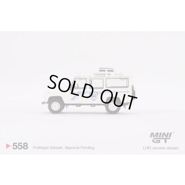 画像4: MINI GT 1/64 Land Rover Defender 110 1991 Safari Rally Martini Racing Support Vehicle (LHD) (4)