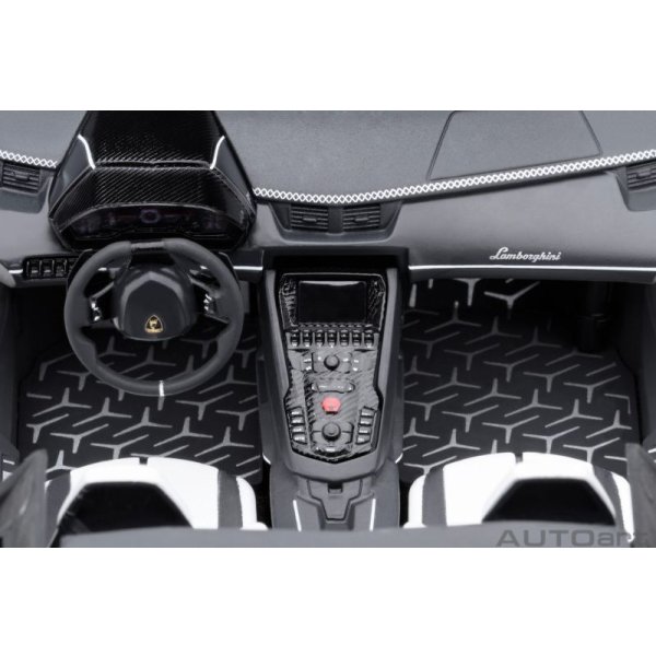 画像14: AUTOart 1/18 Lamborghini Aventador SVJ (Bianco Asopo) (14)