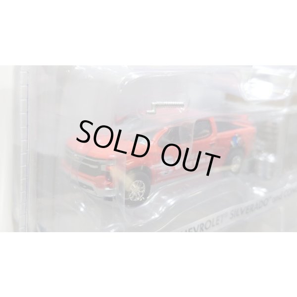 画像3: GREEN LiGHT 1/64 Hitch & Tow - 2023 Chevrolet Silverado and Indianapolis Motor Speedway Trailer (3)