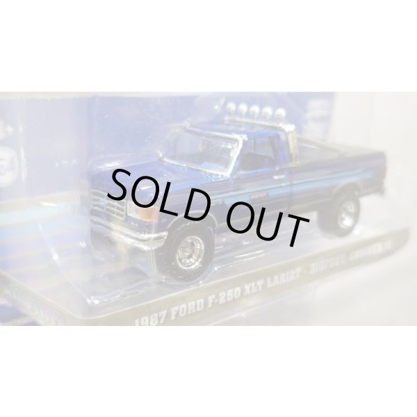 画像2: GREEN LiGHT EXCLUSIVE 1/64 1987 Ford F-250 XLT Lariat - Bigfoot Cruiser #1 Ford, Scherer Truck Equipment and Bigfoot 4x4 (2)