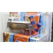 画像4: JOHNNY LIGHTNING 1/64 1965 Volkswagen Type II Transporter Gulf Blue / White (Weathering Paint) with Gulf Barrel (4)