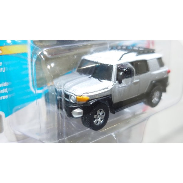画像2: JOHNNY LIGHTNING 1/64 2007 Toyota FJ Cruiser Titanium Silver (2)