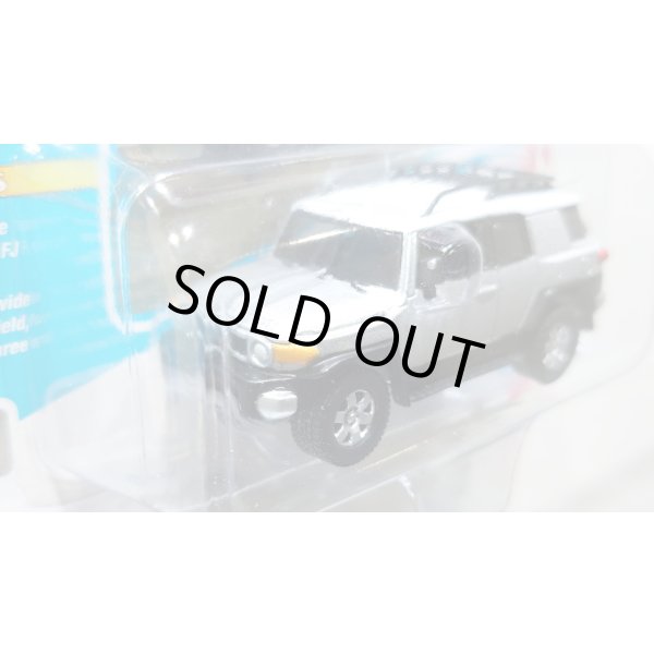 画像2: JOHNNY LIGHTNING 1/64 2007 Toyota FJ Cruiser Titanium Silver (2)