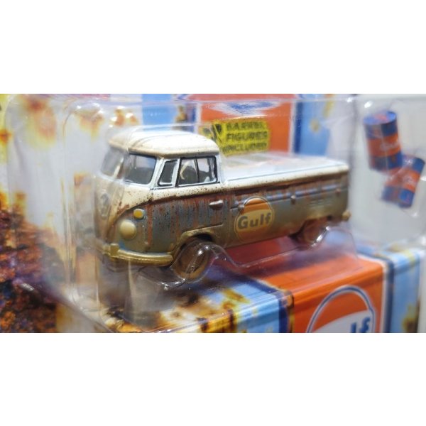 画像2: JOHNNY LIGHTNING 1/64 1965 Volkswagen Type II Transporter Gulf Blue / White (Weathering Paint) with Gulf Barrel (2)
