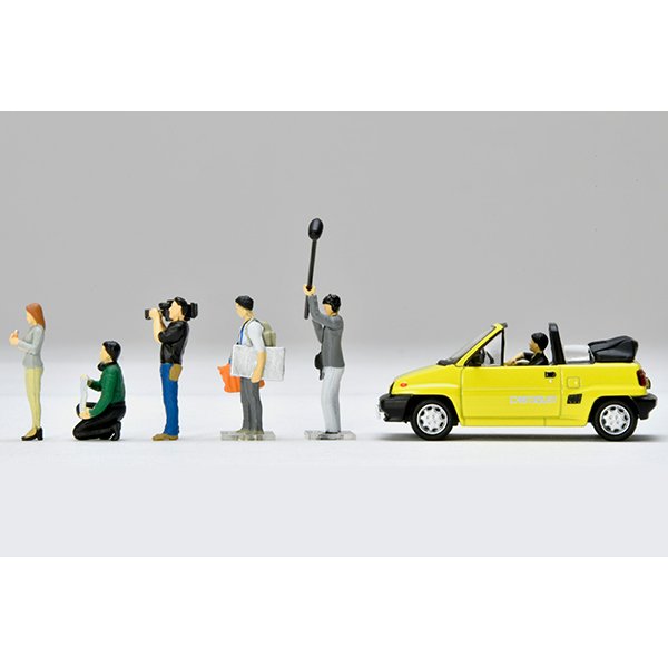 画像3: TOMYTEC 1/64 Diorama Collection 64 #Car Snap 11b TV Crew 2 (3)