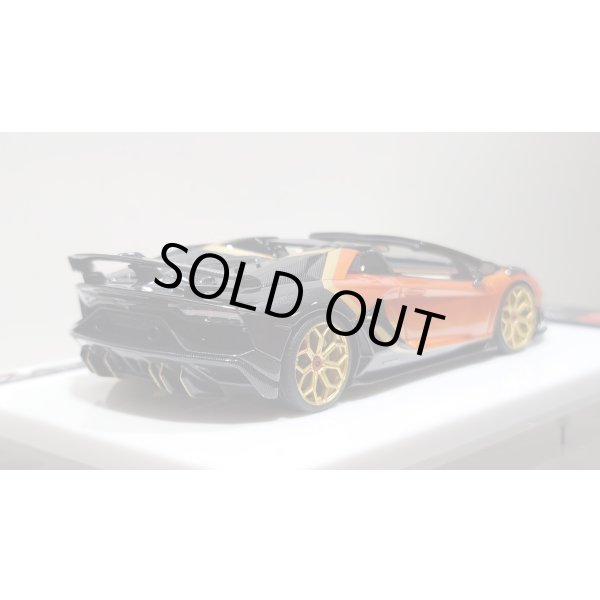画像10: EIDOLON 1/43 Lamborghini Aventador SVJ Roadster 2020 2 tone paint Arancio Pearl / Gunmetallic Limited 35 pcs. (10)