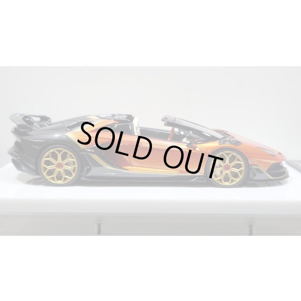 画像6: EIDOLON 1/43 Lamborghini Aventador SVJ Roadster 2020 2 tone paint Arancio Pearl / Gunmetallic Limited 35 pcs. (6)