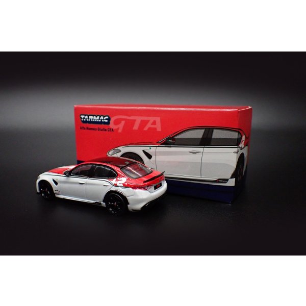 画像2: Tarmac Works 1/64 Alfa Romeo Giulia GTA Red/White (2)