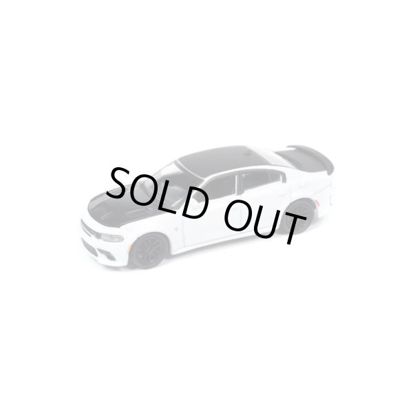 画像2: auto world 1/64 2021 Dodge Charger White Knuckle/Black (2)