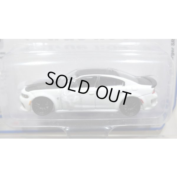 画像4: auto world 1/64 2021 Dodge Charger White Knuckle/Black (4)
