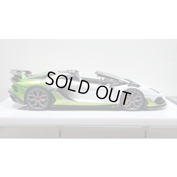 画像6: EIDOLON 1/43 Lamborghini Aventador SVJ Roadster 2020 2 tone paint Pearl White / Giallo Verde Pearl Limited 35 pcs. (6)