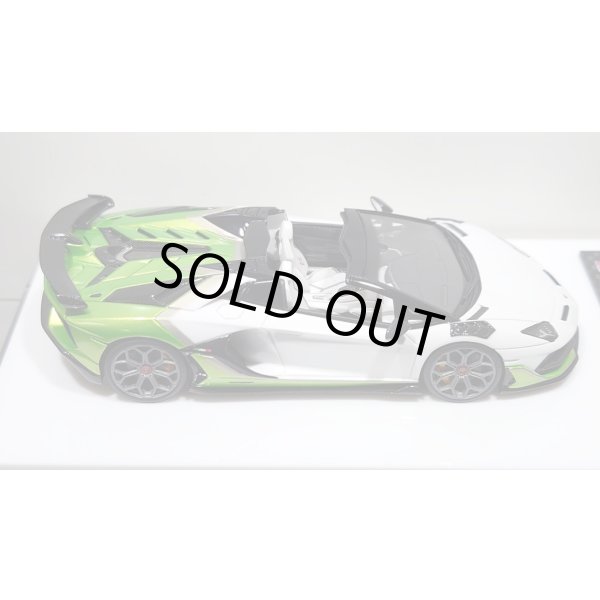 画像8: EIDOLON 1/43 Lamborghini Aventador SVJ Roadster 2020 2 tone paint Pearl White / Giallo Verde Pearl Limited 35 pcs. (8)