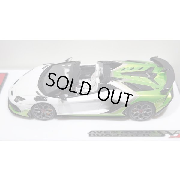 画像4: EIDOLON 1/43 Lamborghini Aventador SVJ Roadster 2020 2 tone paint Pearl White / Giallo Verde Pearl Limited 35 pcs. (4)