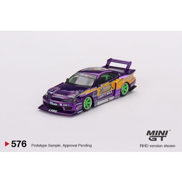 画像2: MINI GT 1/64 Nissan Silvia (S15) LB-Super Silhouette #555 2022 Formula Drift Japan (RHD) (2)