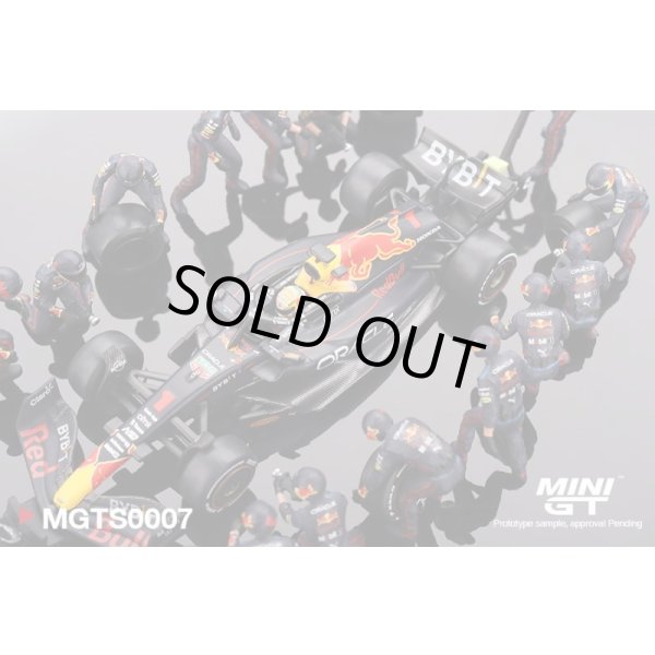 画像4: MINI GT 1/64 Oracle Red Bull Racing RB18 2022 Winner Car #1 Abu Dhabi Grand Prix Max Verstappen Pit Crew Set (4)