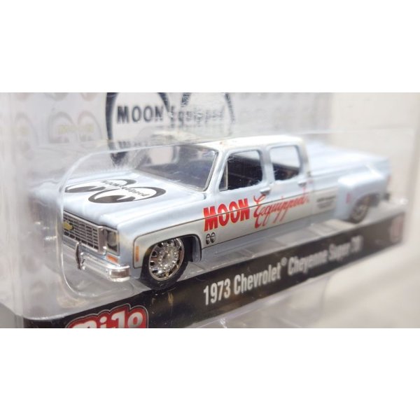 画像2: M2 Machines 1/64 1973 Chevrolet Cheyenne Super 30 Blue/Beige MOON Equipped (2)