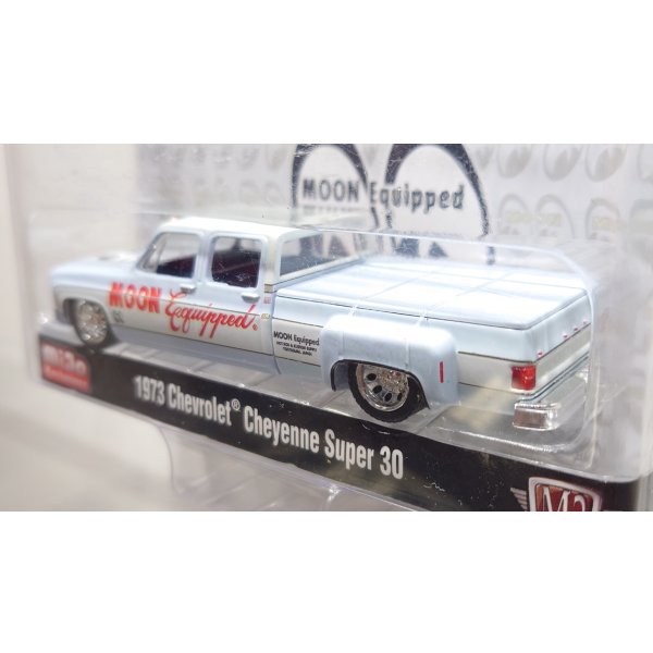 画像4: M2 Machines 1/64 1973 Chevrolet Cheyenne Super 30 Blue/Beige MOON Equipped (4)