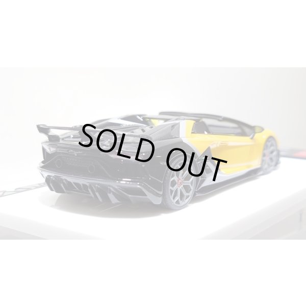 画像10: EIDOLON 1/43 Lamborghini Aventador SVJ Roadster 2020 2 tone paint Grande Giallo pearl / Metallic Black Limited 37 pcs. (10)