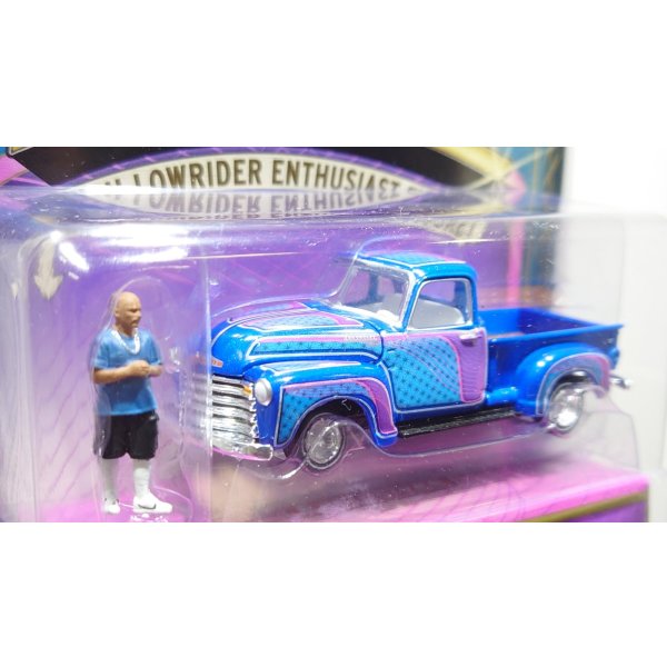 画像3: JOHNNY LIGHTNING 1/64 1950 Chevy 3100 Pickup Lowrider Blue with Lowrider Enthusiast Figure (3)