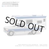 画像: GREEN LiGHT EXCLUSIVE 1/64 1992 Ford F-250 Long Bed with Winnebago Slide-In Camper - Medium Silver Metallic and Bright