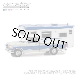 画像: GREEN LiGHT EXCLUSIVE 1/64 1992 Ford F-250 Long Bed with Winnebago Slide-In Camper - Medium Silver Metallic and Bright