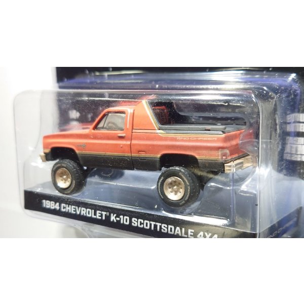 画像5: GREEN LiGHT EXCLUSIVE 1/64 1984 Chevrolet K-10 Scottsdale 4x4 - Sno Chaser (Weathered) (5)
