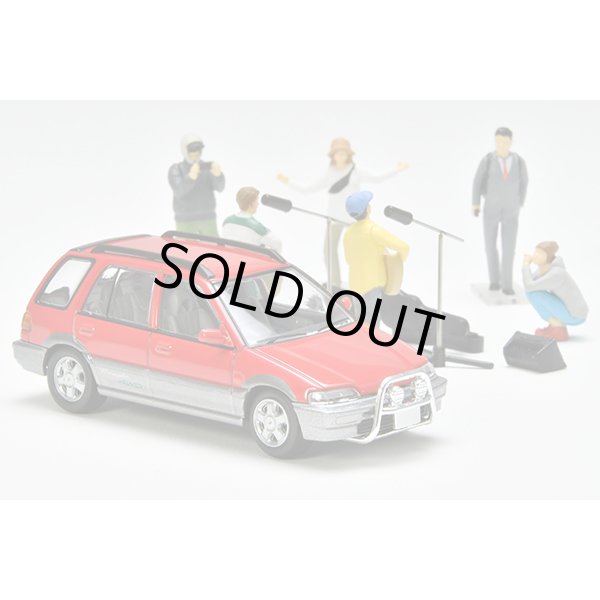 画像4: TOMYTEC 1/64 Diorama Collection 64 #Car Snap 23a Street Live（ホンダ シビックシャトル ビーグル付属） (4)